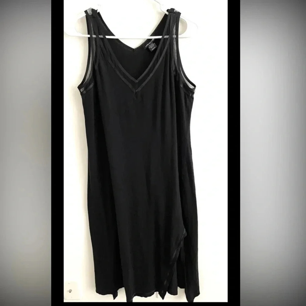 Jones New york sleevless v-neck silde slits black dress M